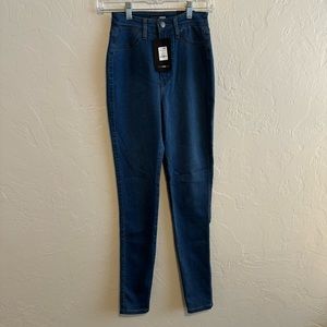 Womens NWT Fashion Nova Jeans Classic High Waist Skinny Medium Wash Size 3 p88